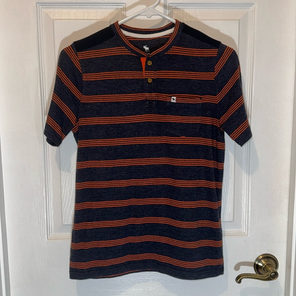 5 for $25 Abercrombie kids Henley t-shirt for boys size 13/14 in gray and orange